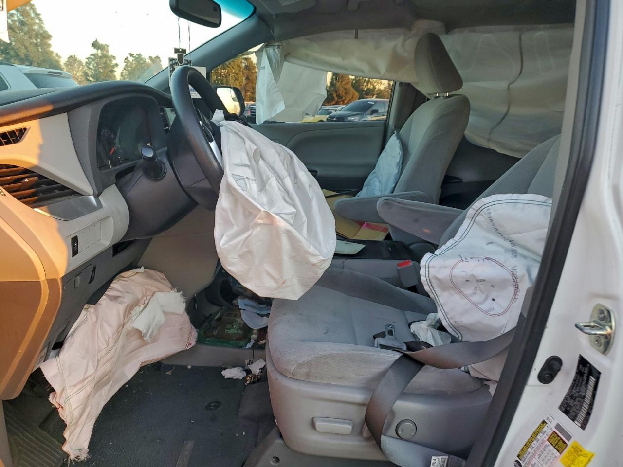 2015 Toyota Sienna Le - Фото 7