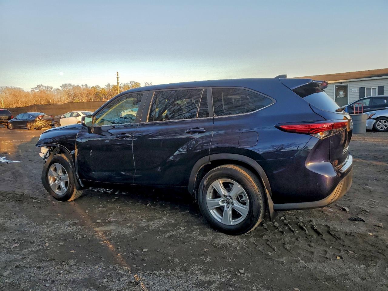 2023 Toyota Highlander L - Фото 2