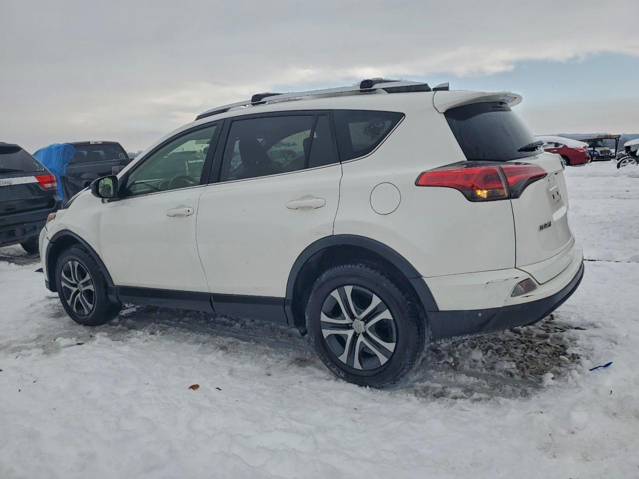 2016 Toyota Rav4 Le - Фото 2