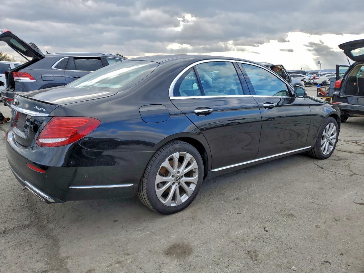 2018 Mercedes-Benz E 300 4Matic - Фото 3