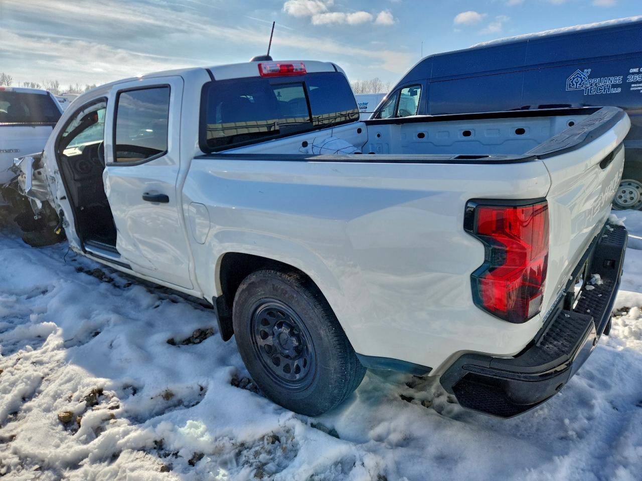 2024 Chevrolet Colorado - Фото 2