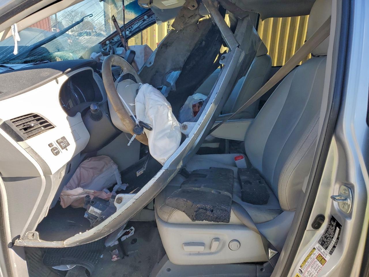 2013 Toyota Sienna Xle - Фото 7