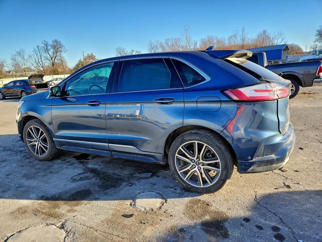 2019 Ford Edge Titanium - Image 2