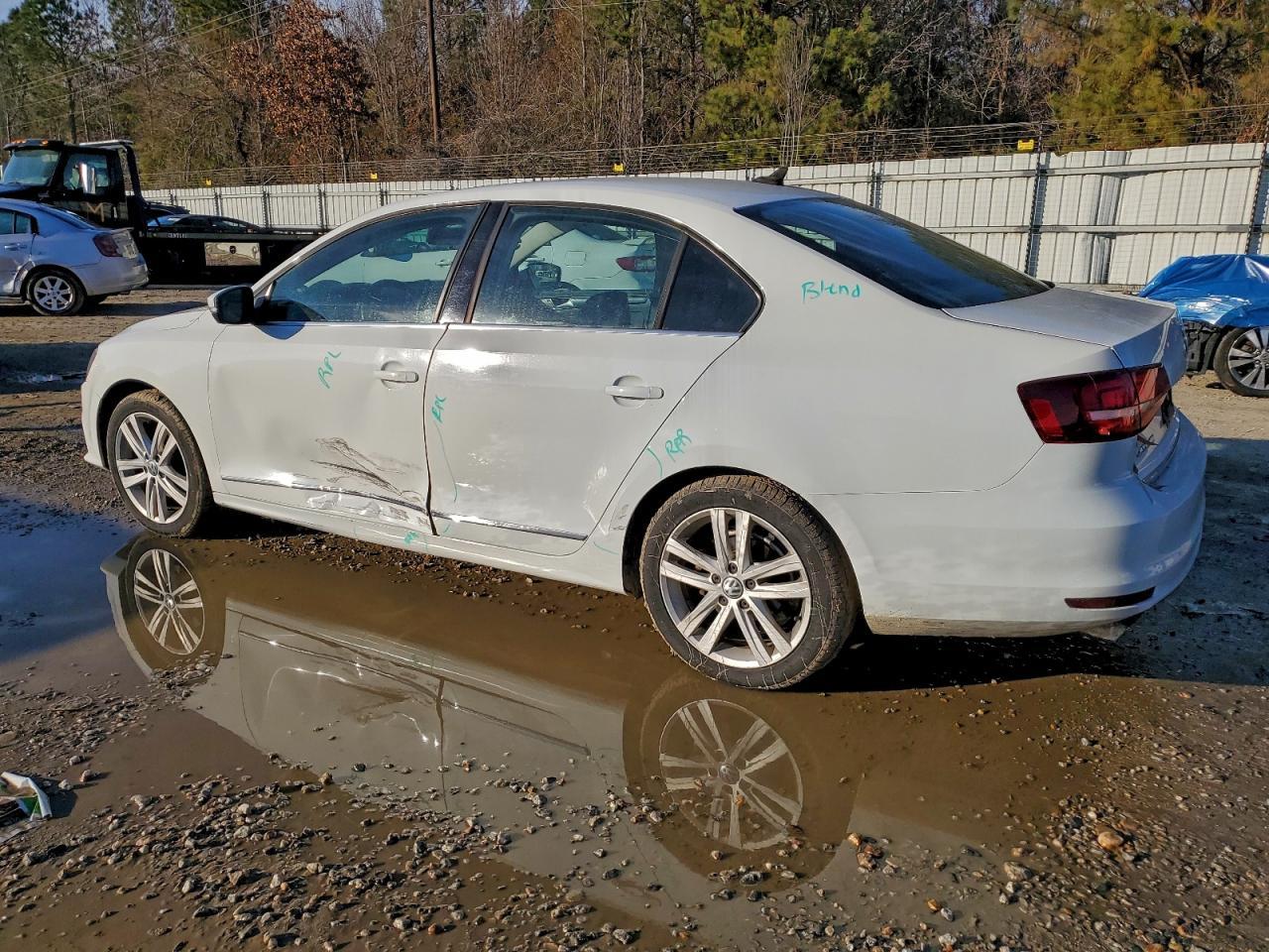 2017 Volkswagen Jetta Sel - Image 2