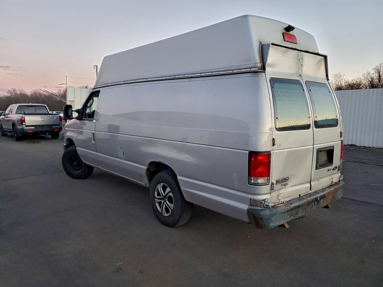 2013 Ford Econoline E-250 Cargo Van - Prior Fleet - Фото 2