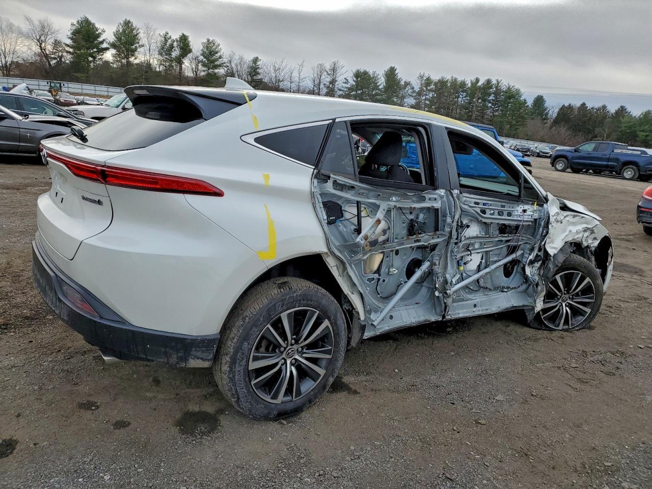 2021 Toyota Venza - Image 3