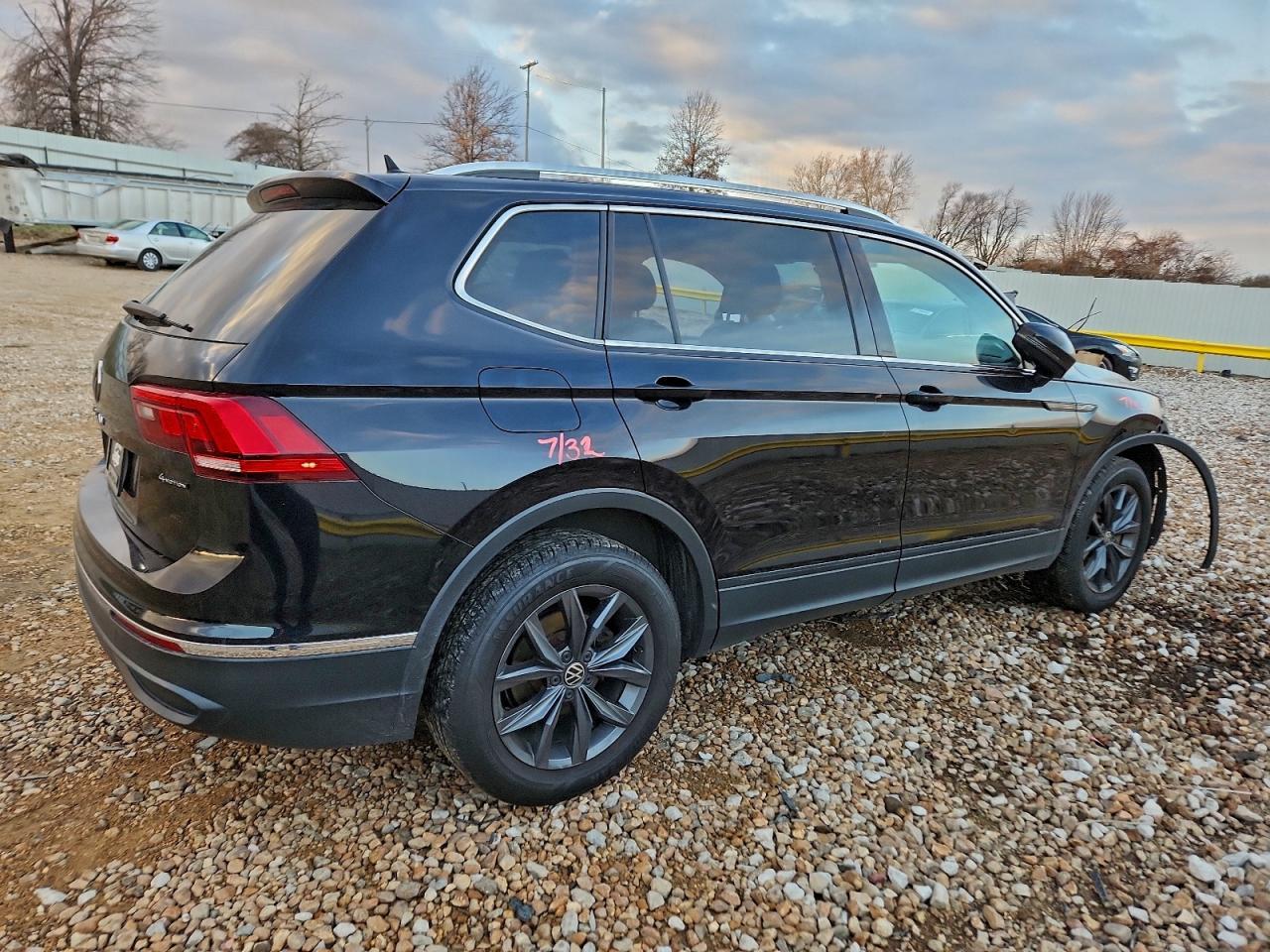 2023 Volkswagen Tiguan Se - Image 3