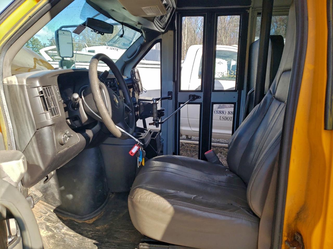 2013 Chevrolet Express School Bus - Фото 5