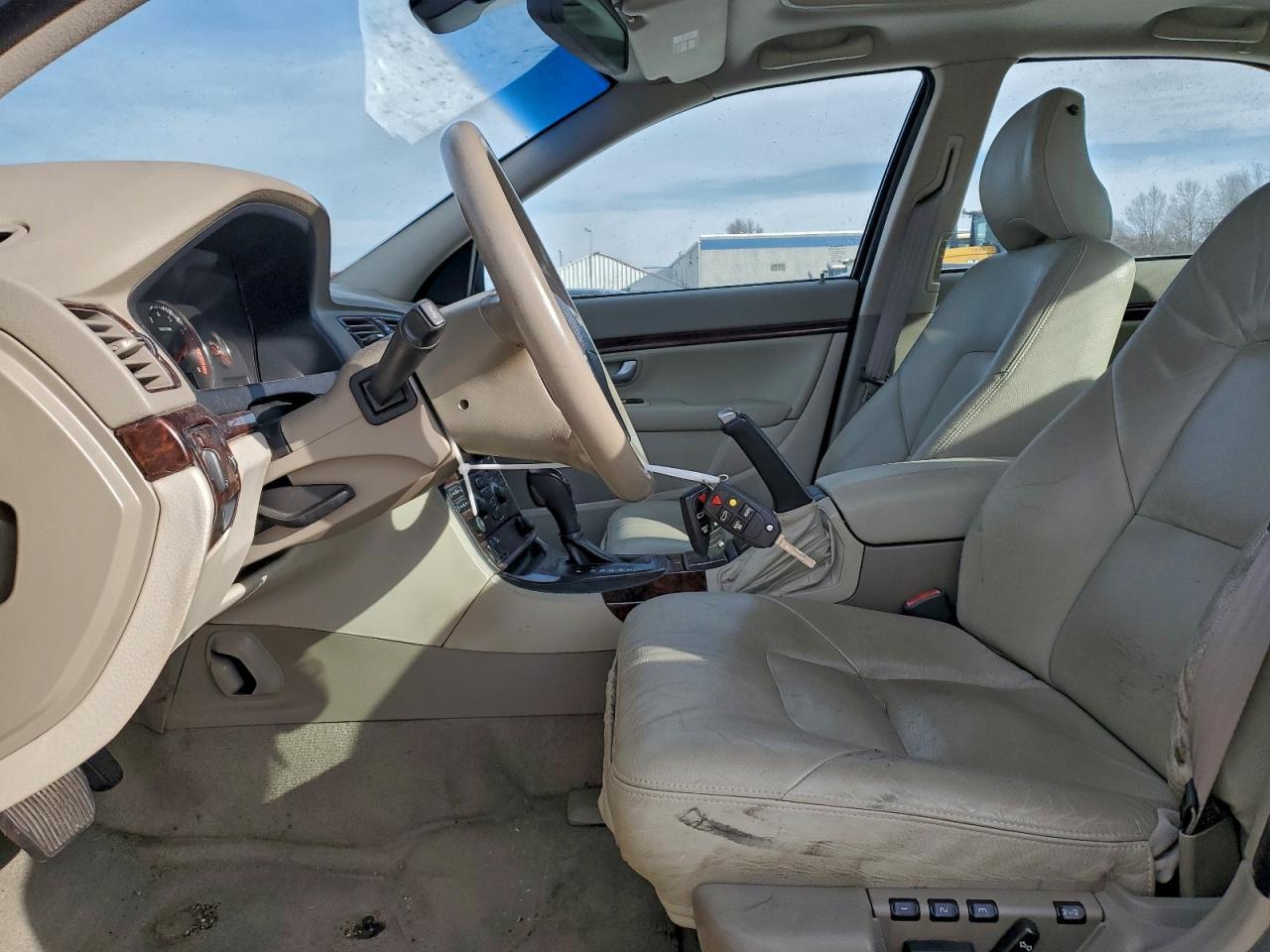 2004 Volvo S80 2.5T - Image 7