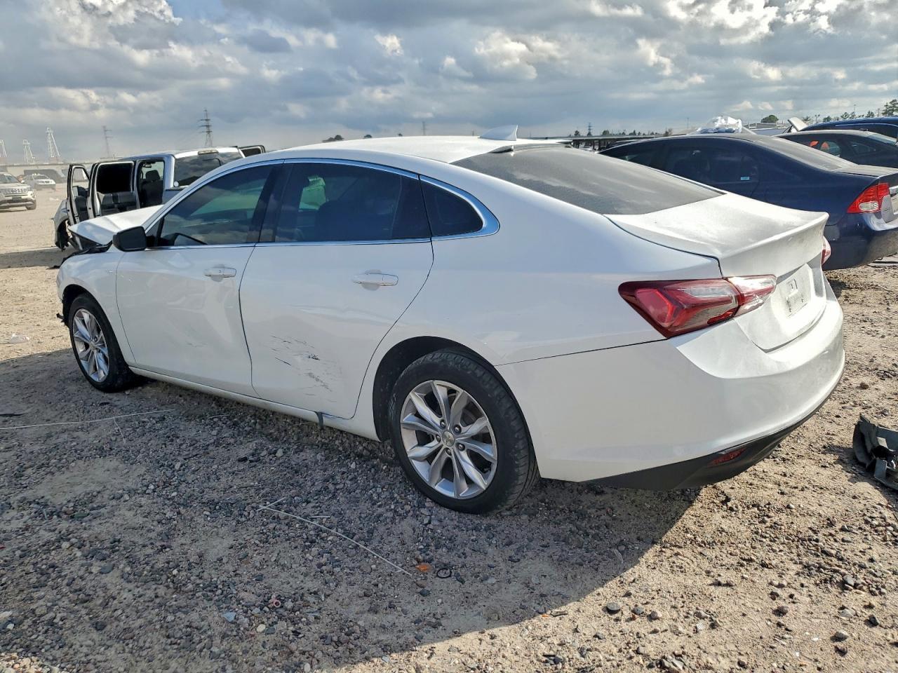 2020 Chevrolet Malibu Lt - Image 2