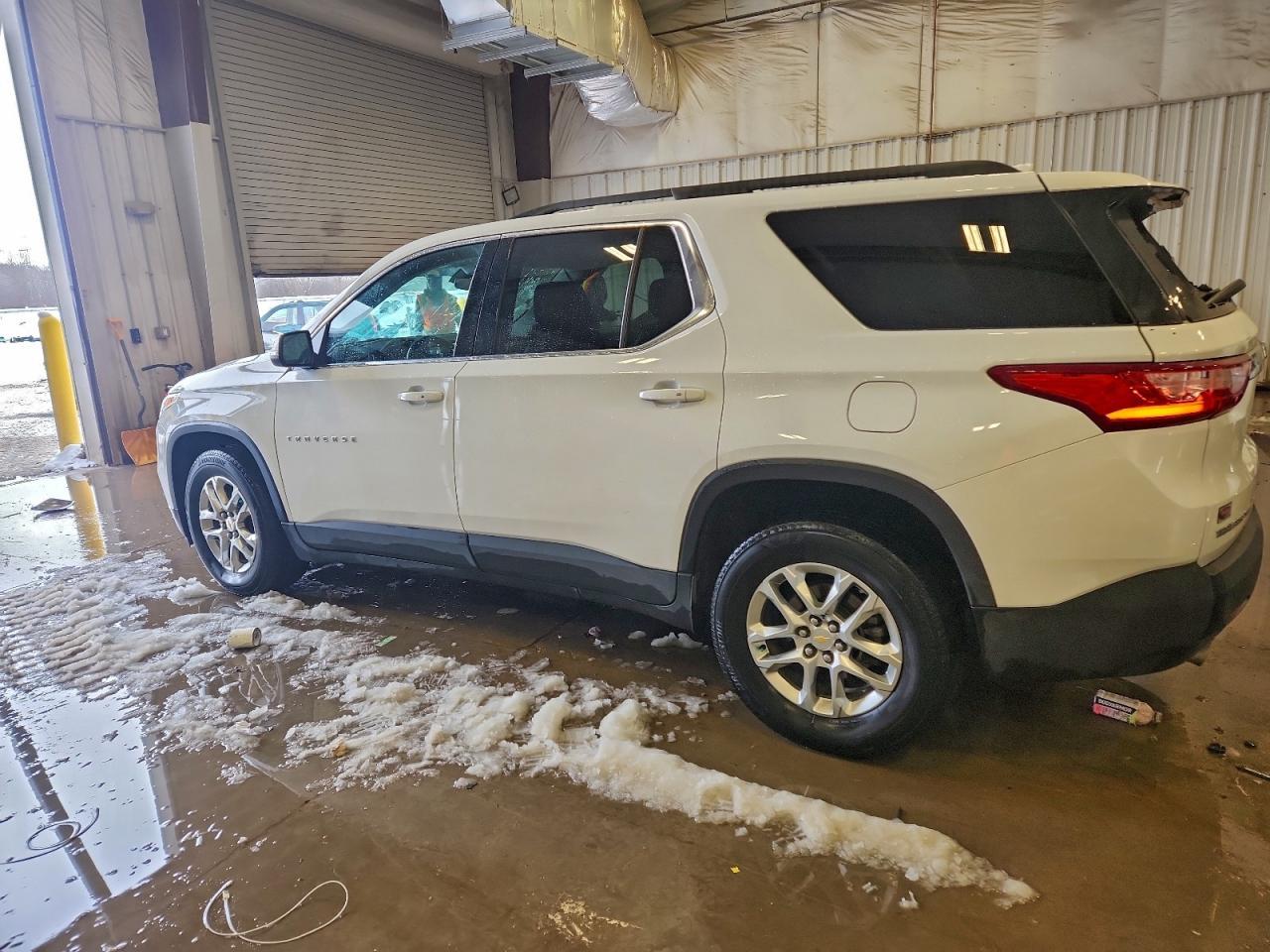 2021 Chevrolet Traverse Lt - Фото 2