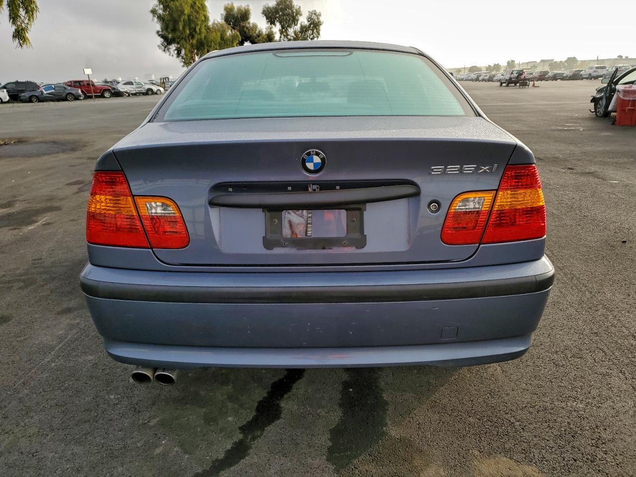 2002 BMW 325 Xi - Image 6