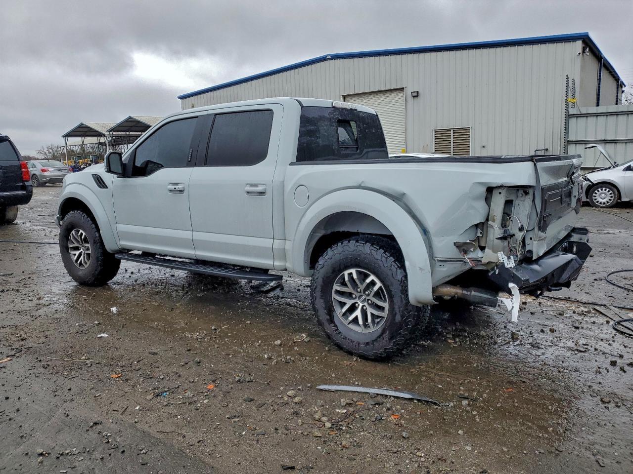 2017 Ford F150 Raptor - Фото 2