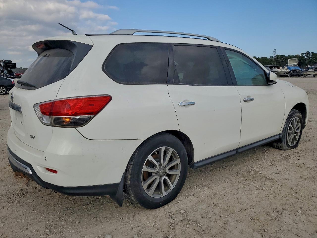 2013 Nissan Pathfinder S - Фото 3