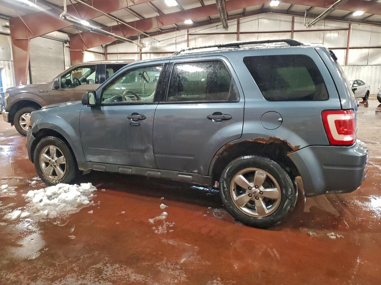 2010 Ford Escape Xlt - Image 2