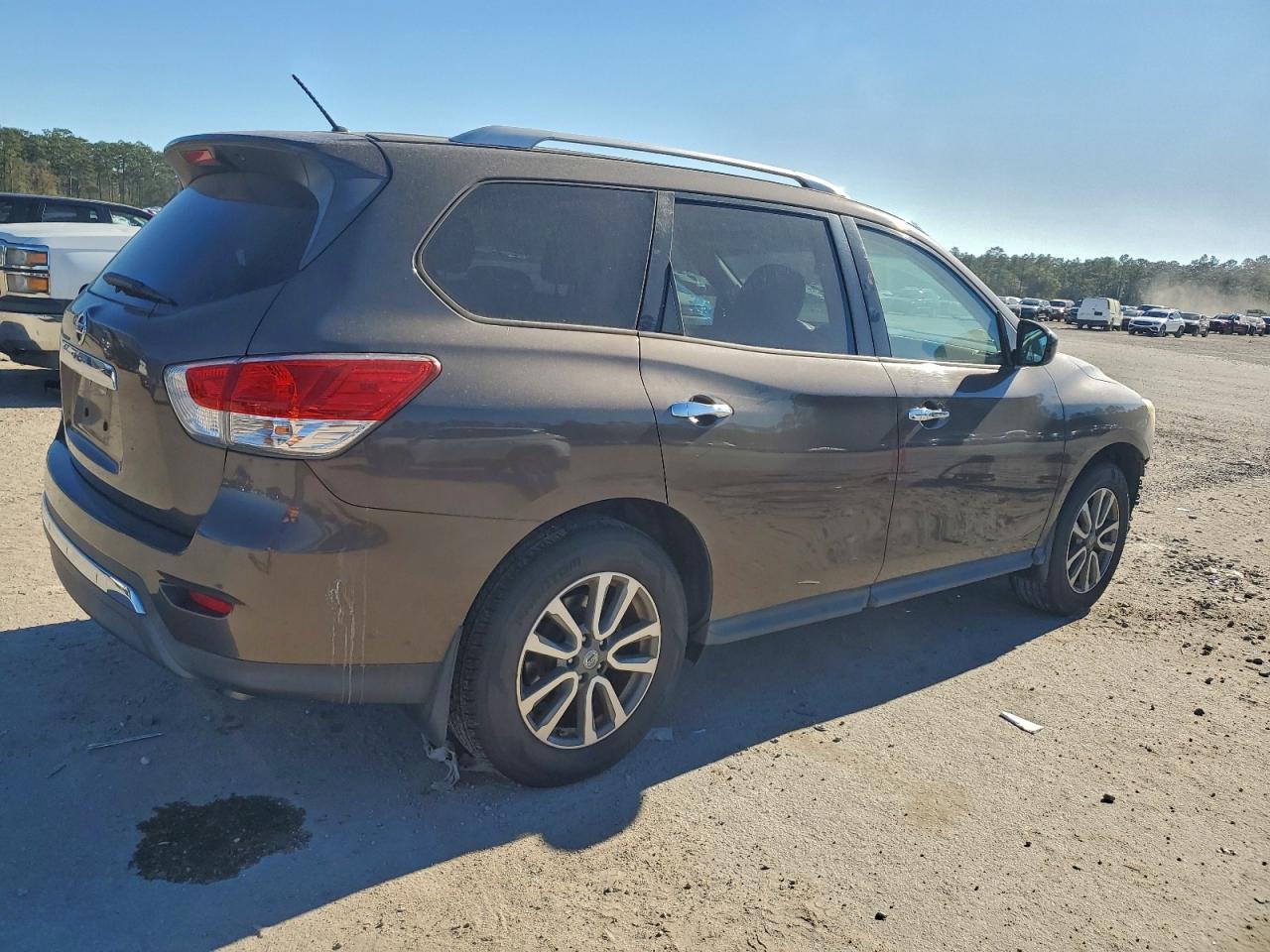 2016 Nissan Pathfinder S - Фото 3