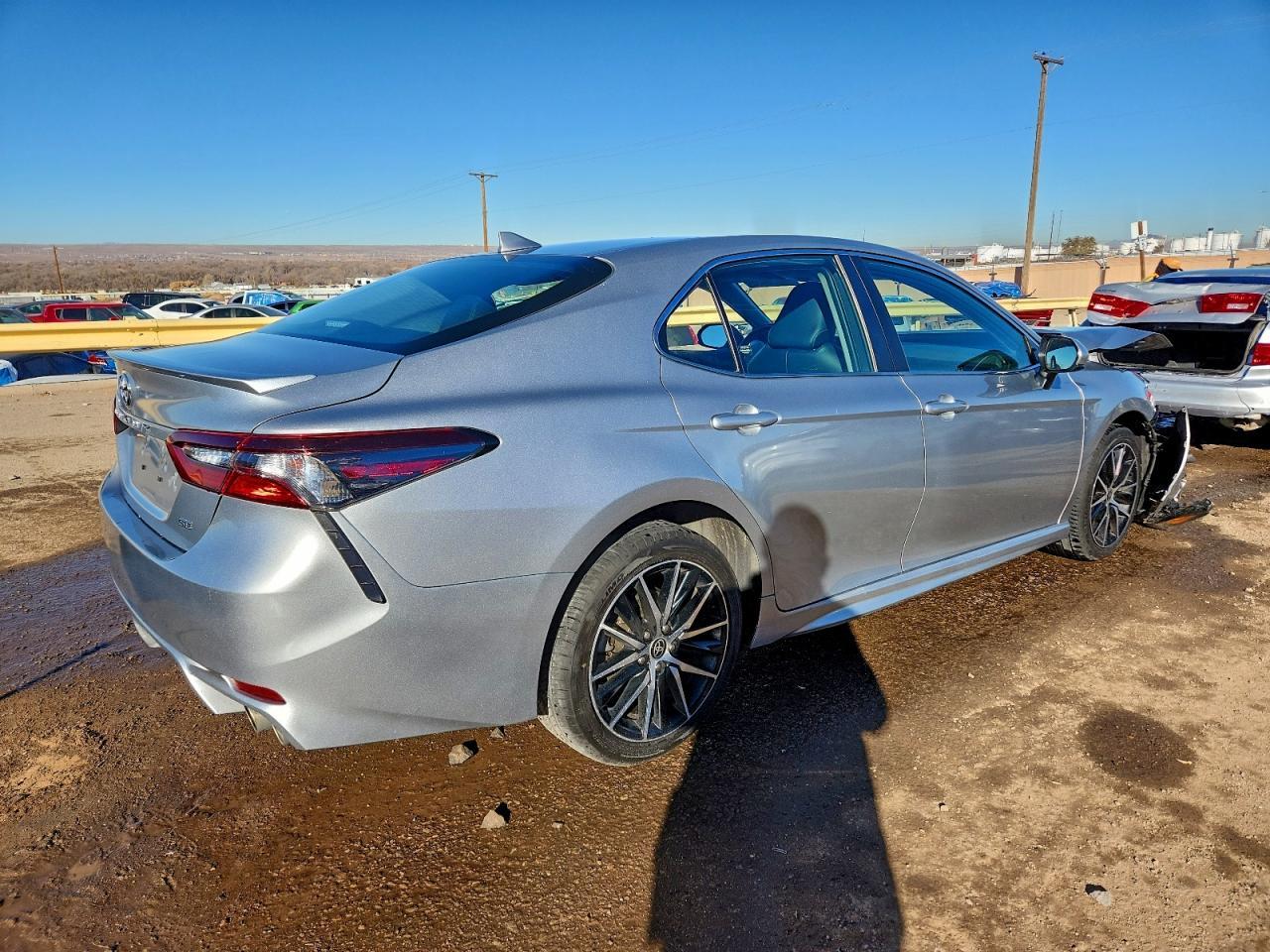 2021 Toyota Camry Se - Фото 3