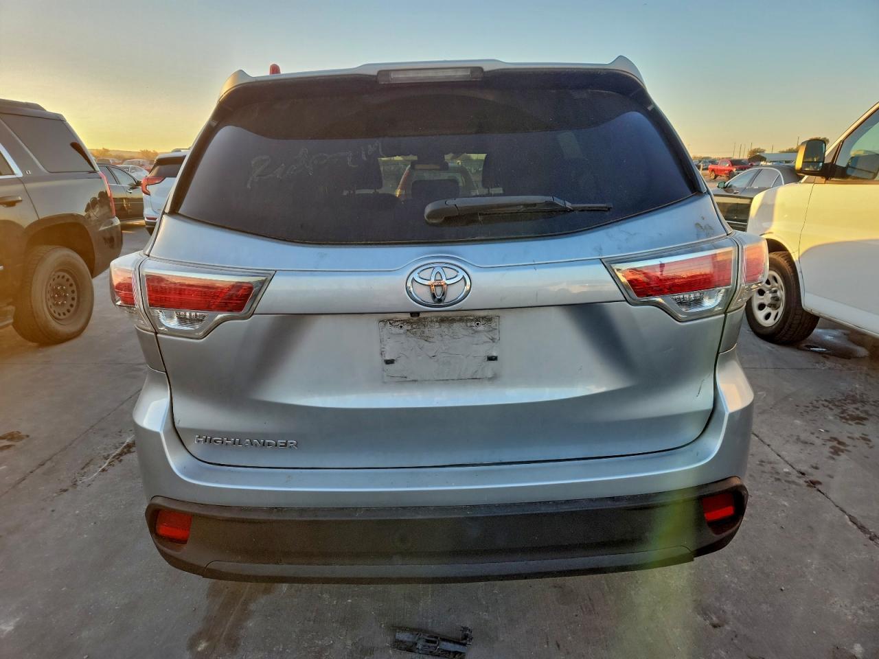 2016 Toyota Highlander Le - Фото 6