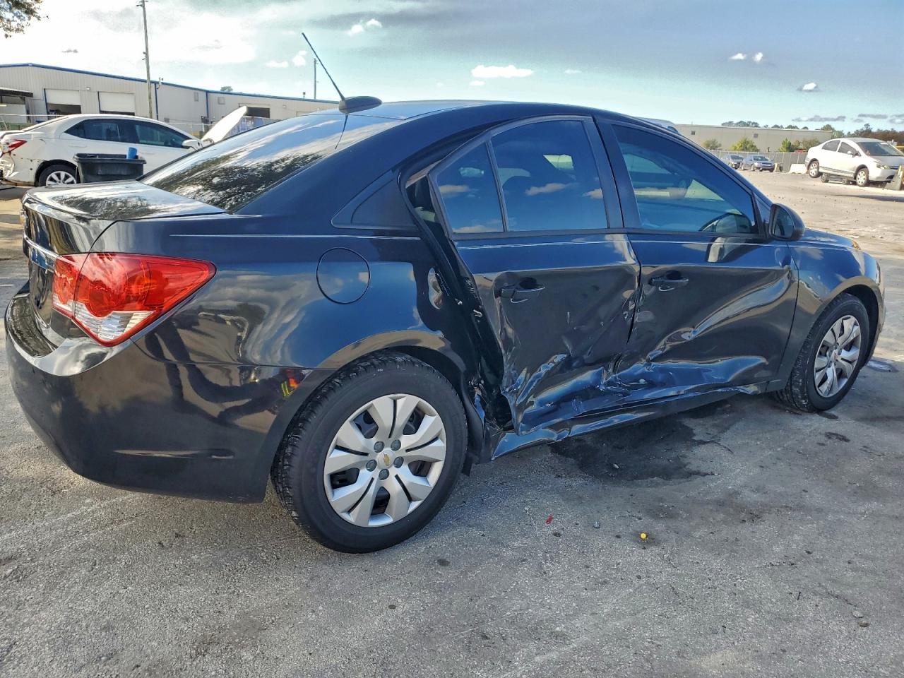 2015 Chevrolet Cruze Ls - Фото 3