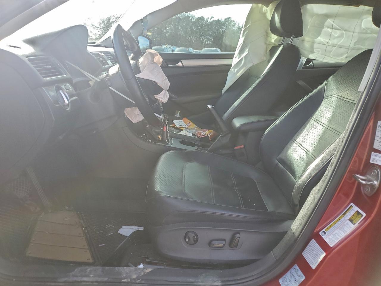 2015 Volkswagen Passat S - Image 7