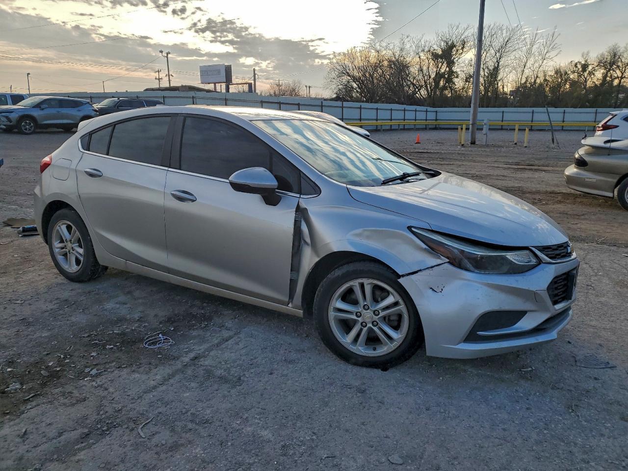 2017 Chevrolet Cruze Lt - Фото 4