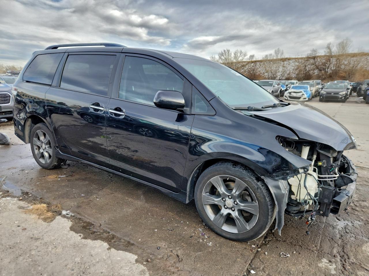 2016 Toyota Sienna Se - Фото 4