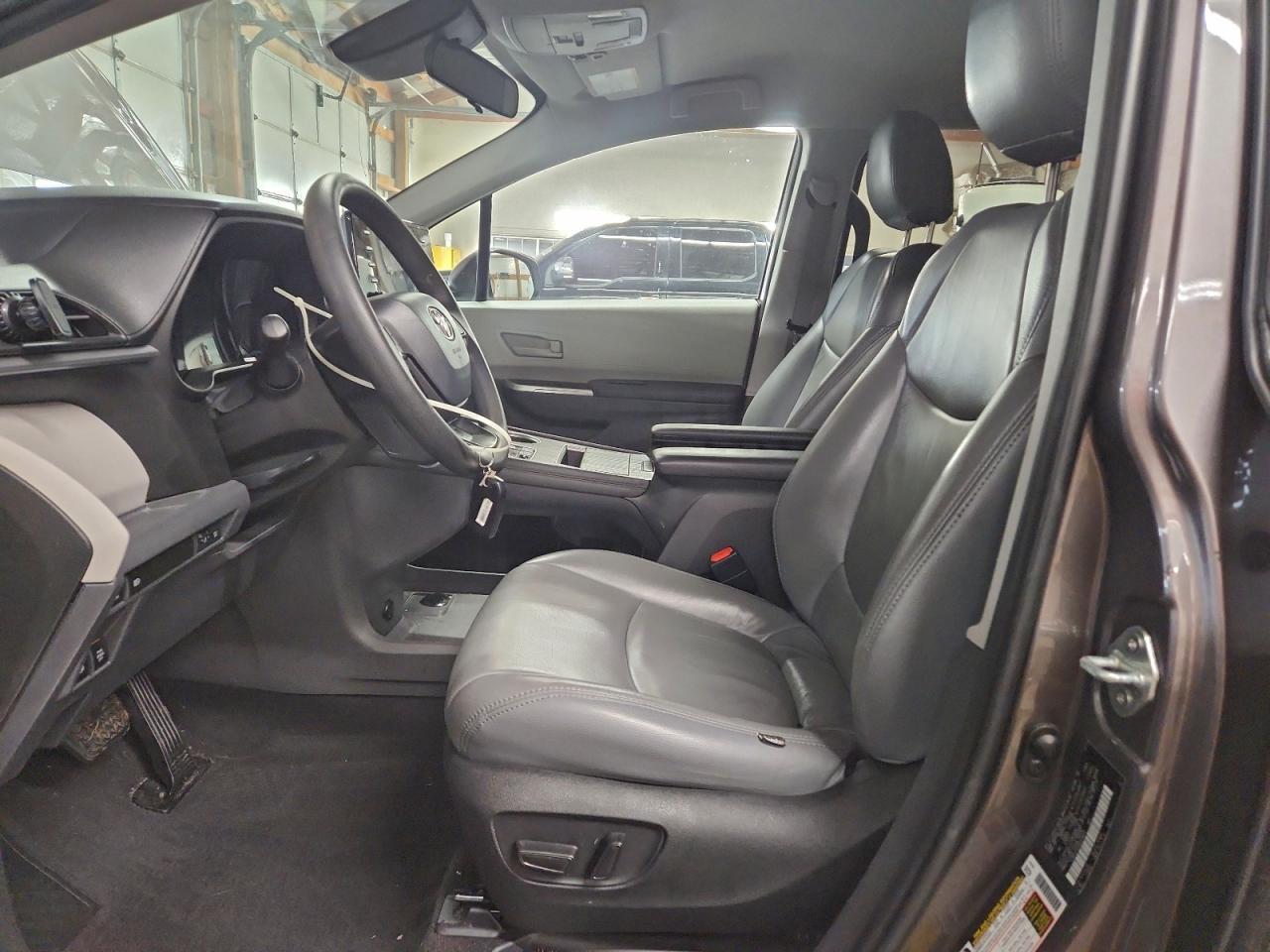 2022 Toyota Sienna Le - Фото 7