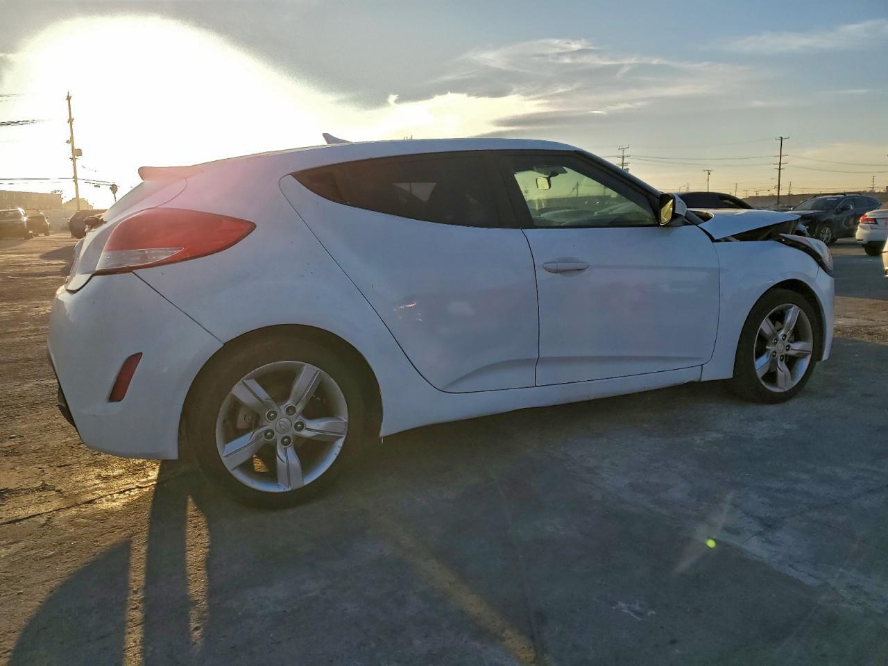 2015 Hyundai Veloster - Фото 3