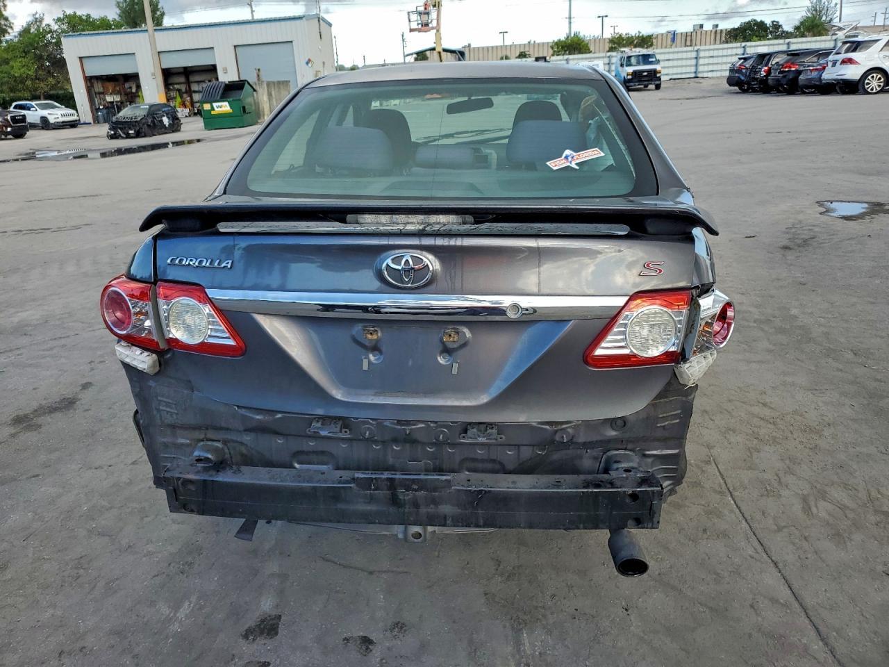 2013 Toyota Corrola - Image 6