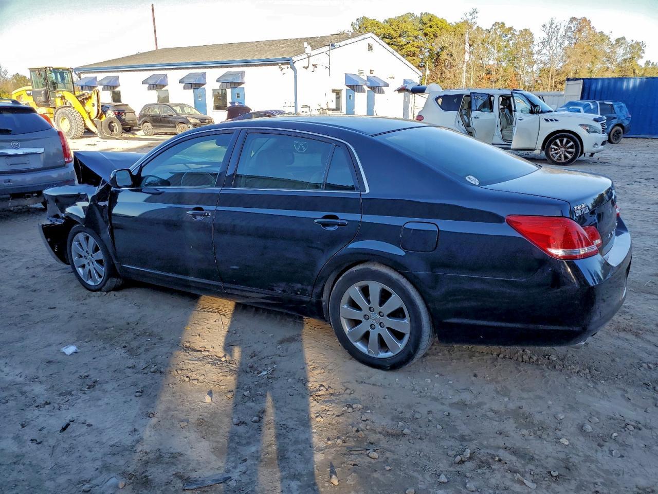 2005 Toyota Avalon Xls - Image 2