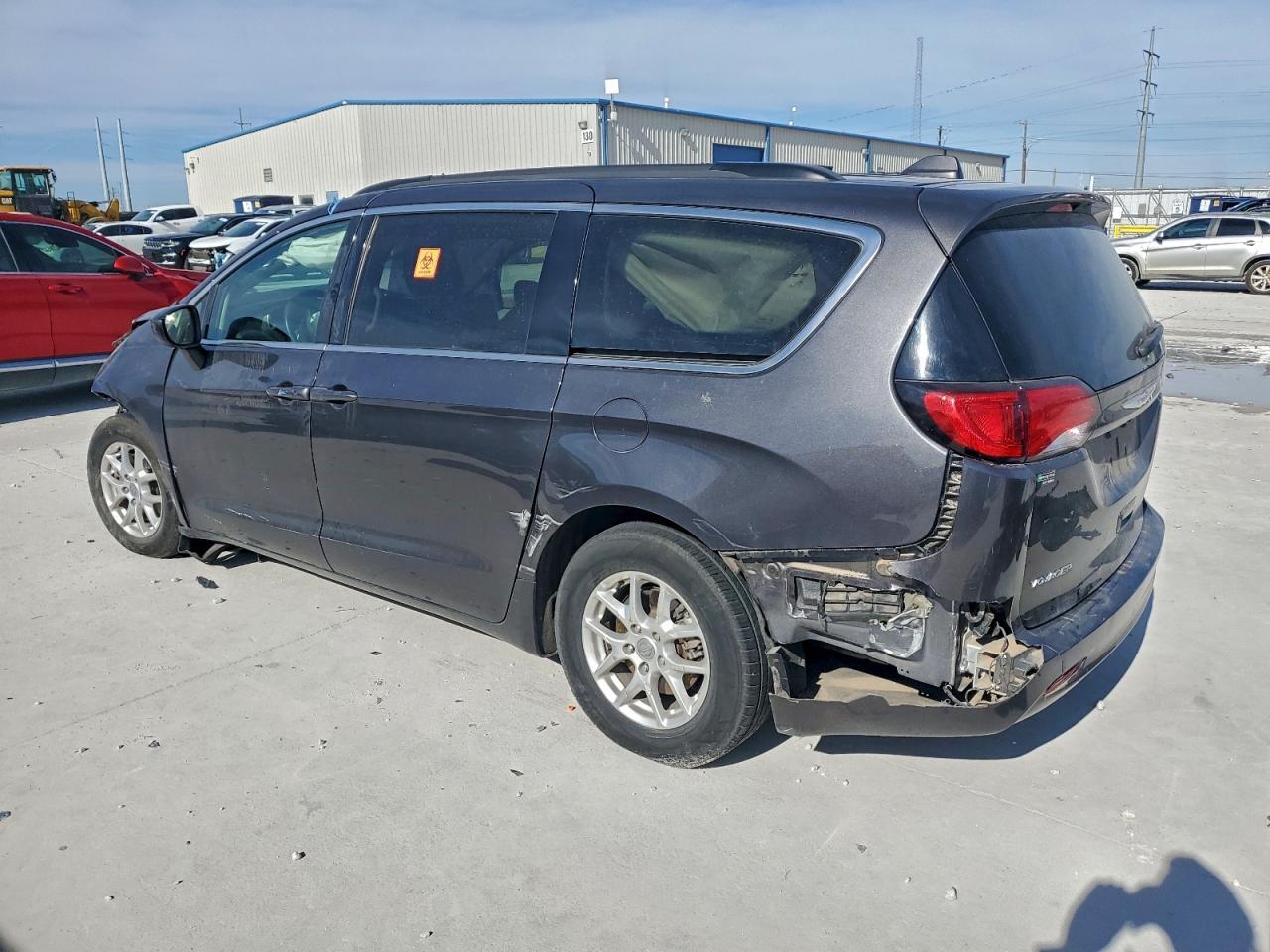 2020 Chrysler Voyager Lxi - Фото 2