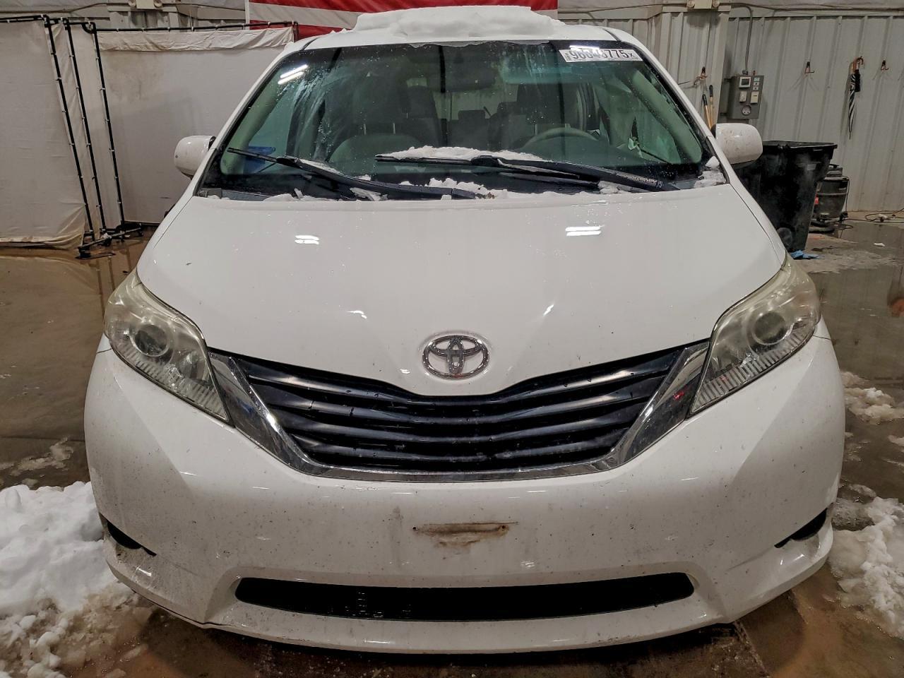 2011 Toyota Sienna Le - Фото 5