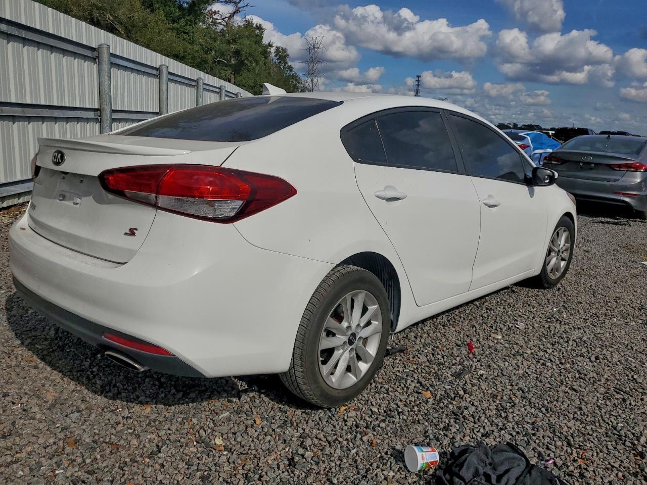 2017 Kia Forte S - Image 3