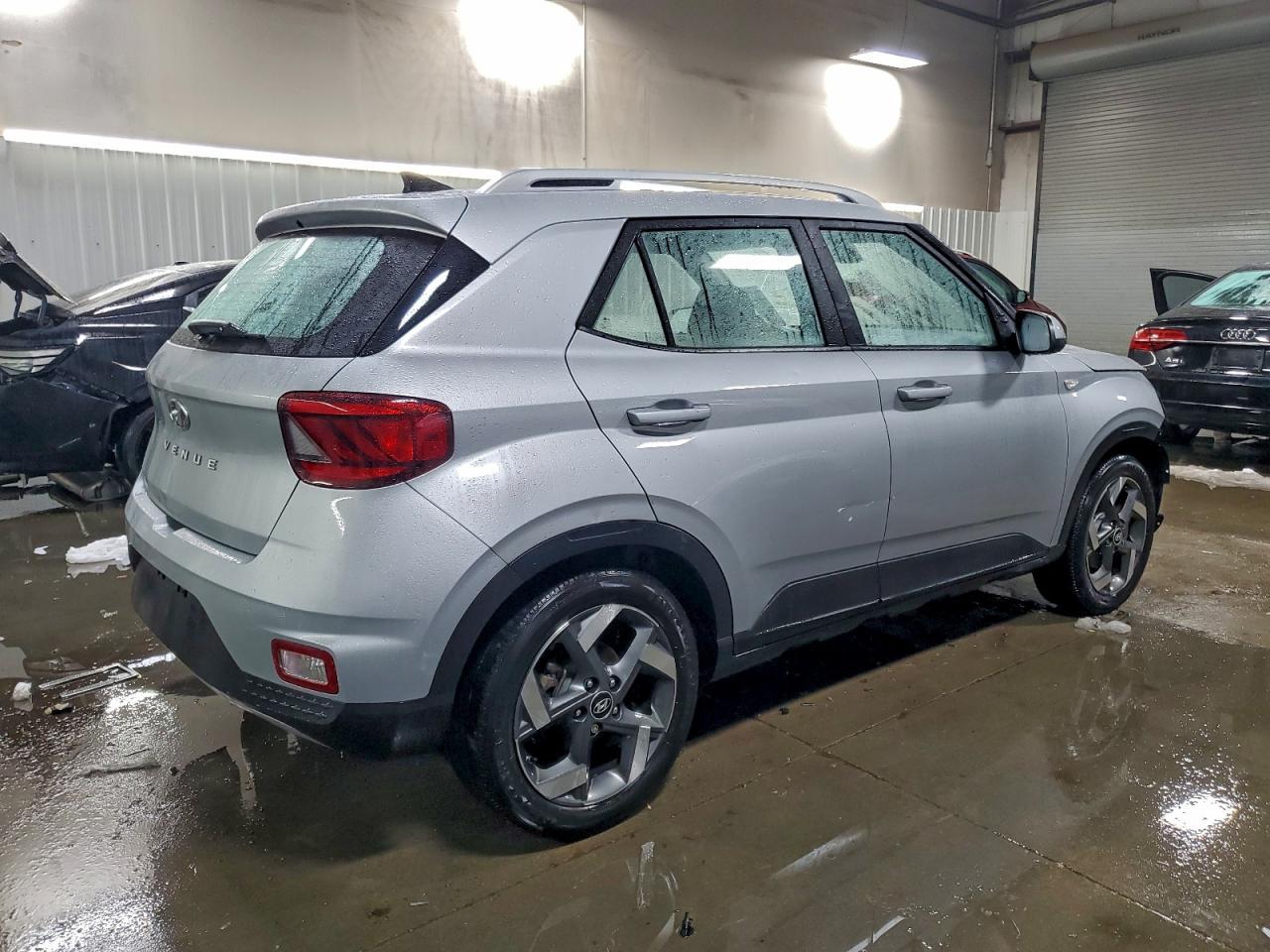2022 Hyundai Venue Sel - Image 3
