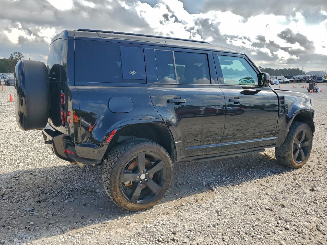 2024 Land Rover Defender 110 X-Dynamic Se - Фото 3