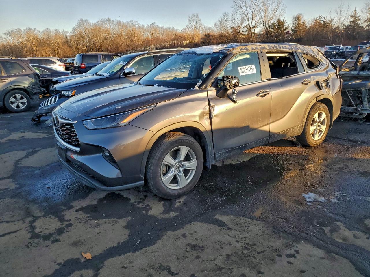 2024 Toyota Highlander Le