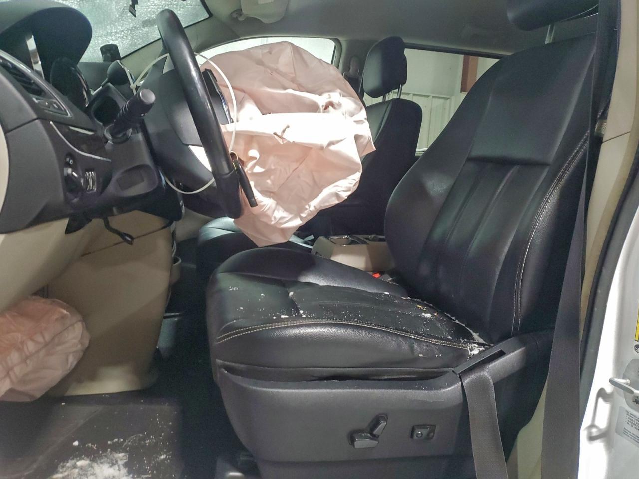 2015 Chrysler Town & Country Touring - Фото 7