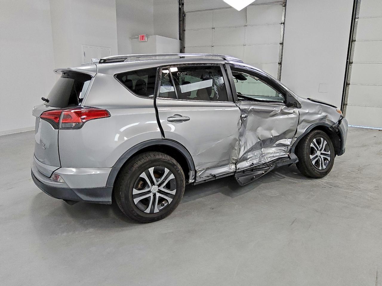 2017 Toyota Rav4 Le - Image 3