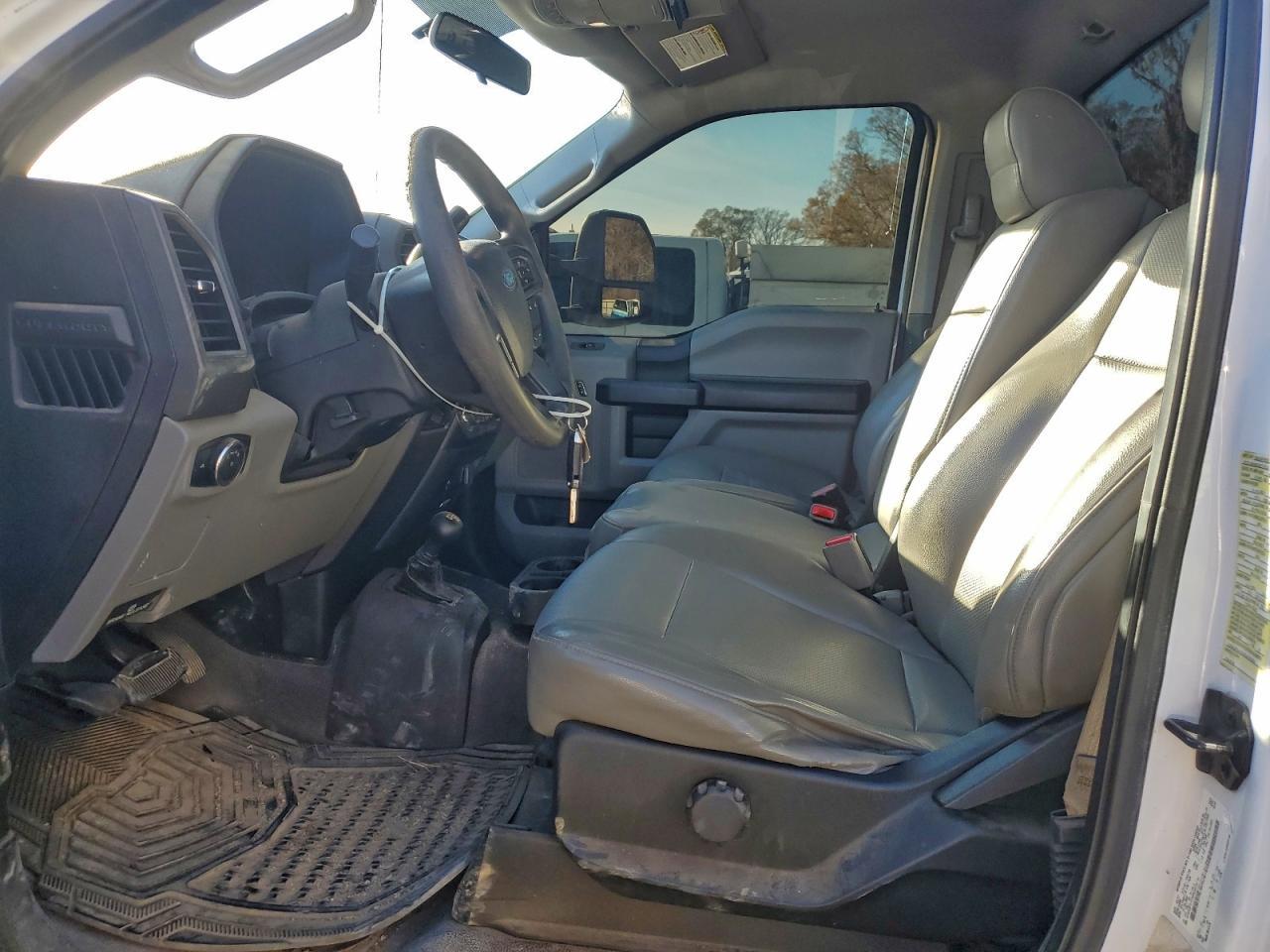2017 Ford F550 Super Duty Truck Cab And Chassis - Фото 7
