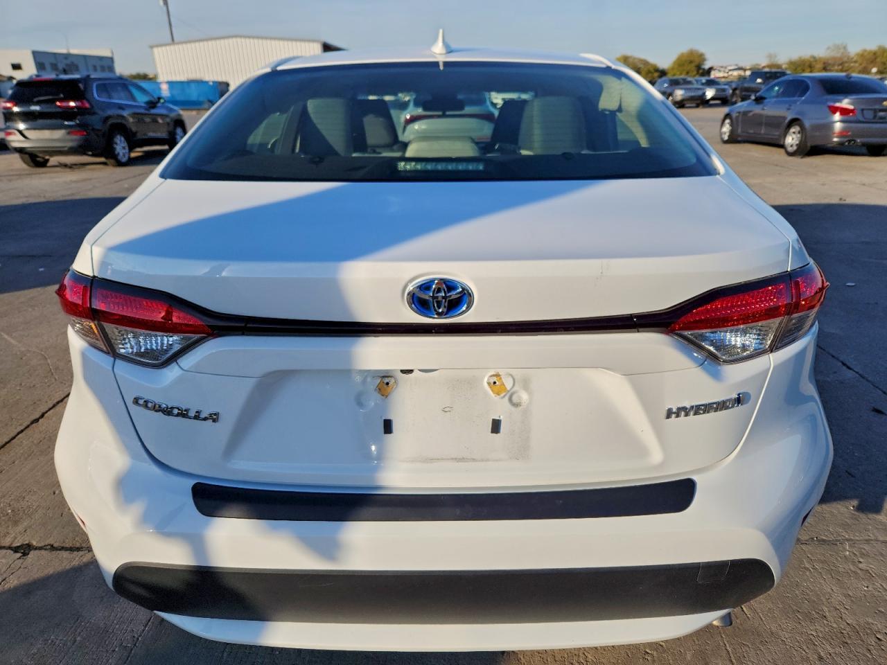 2022 Toyota Corolla Hybrid Le - Image 6
