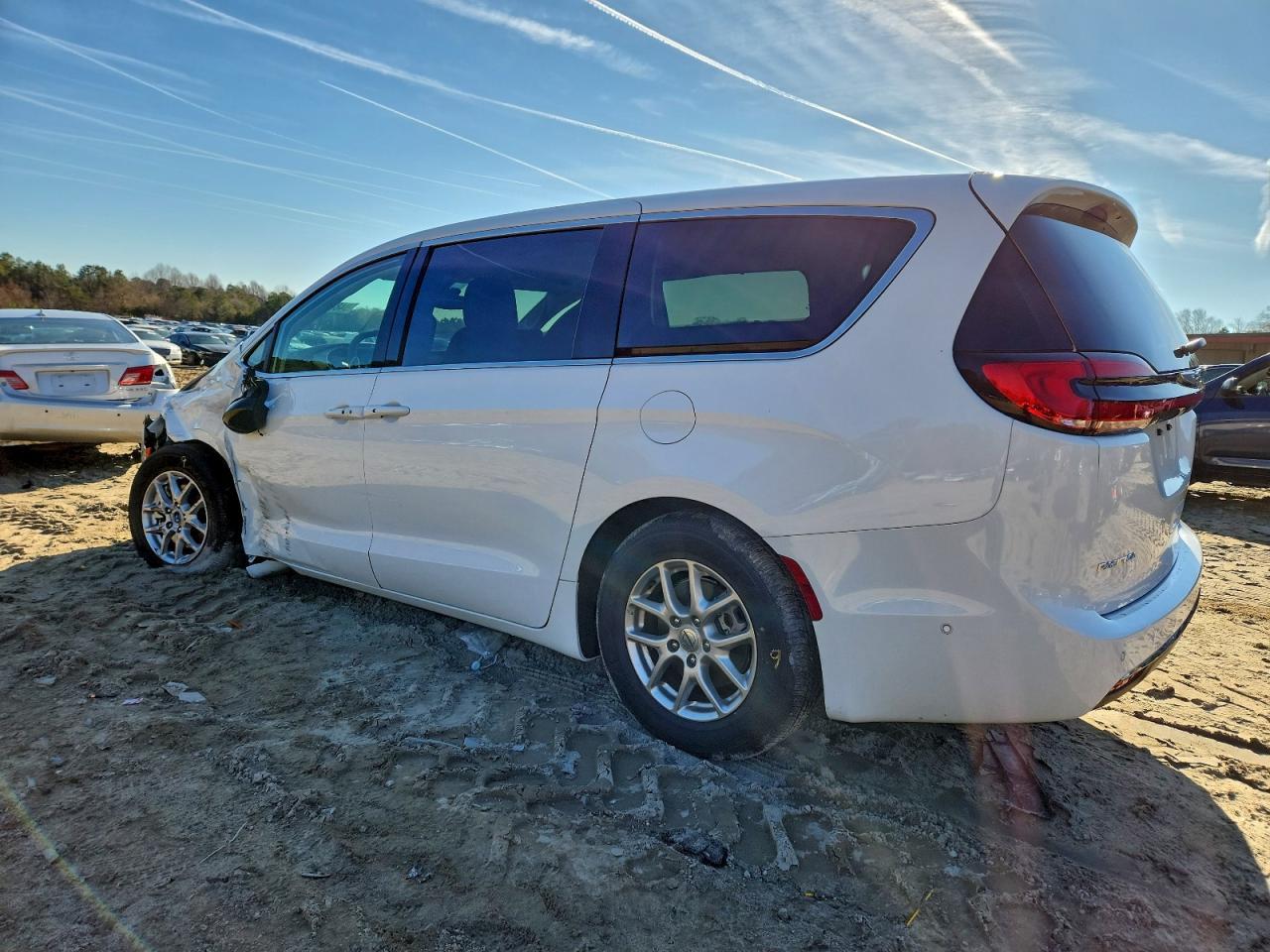 2024 Chrysler Pacifica Touring L - Image 2
