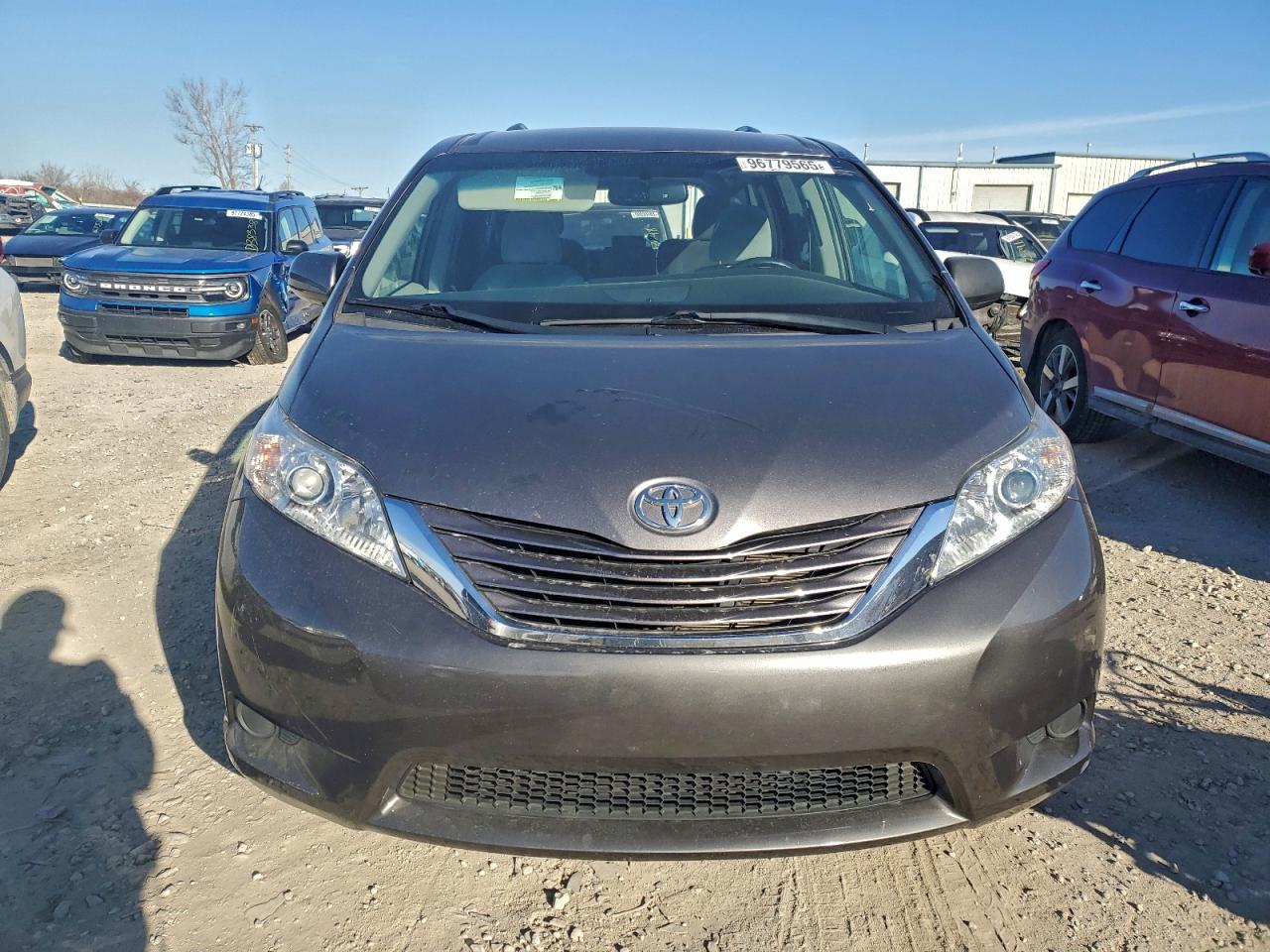 2016 Toyota Sienna Le - Image 5