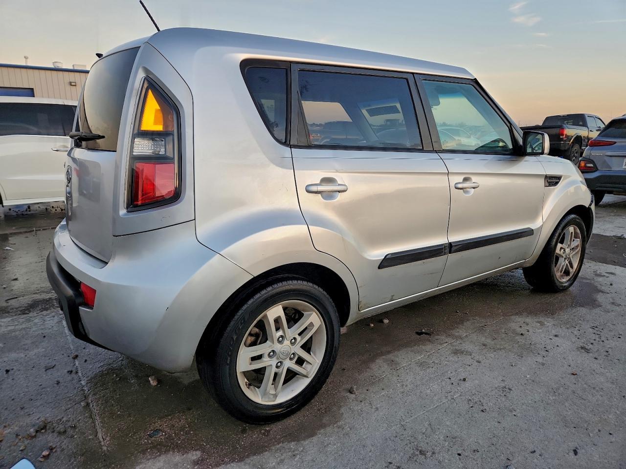 2011 Kia Soul + - Фото 3