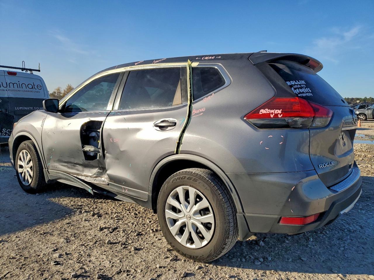 2017 Nissan Rogue S - Фото 2