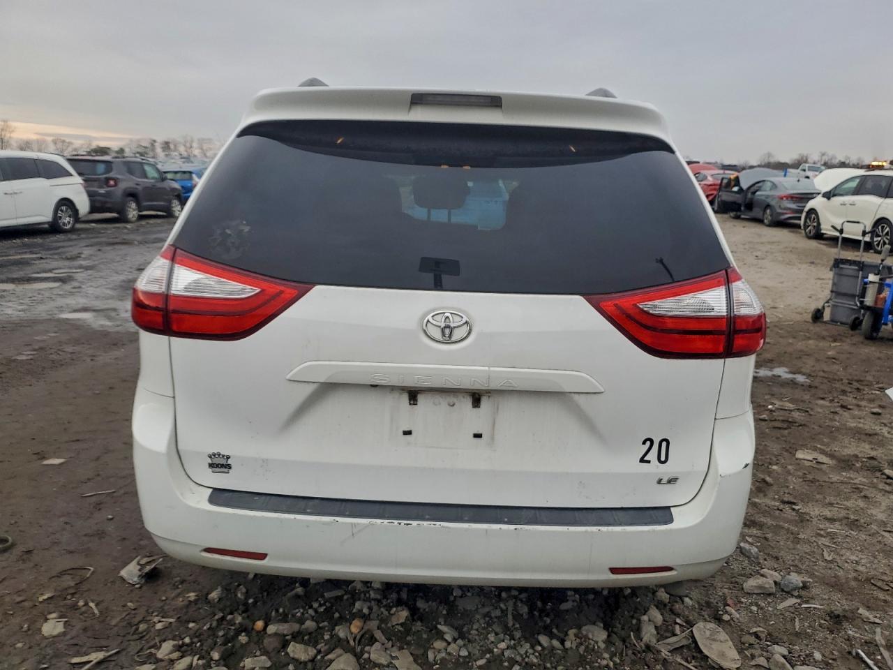 2016 Toyota Sienna Le - Image 6