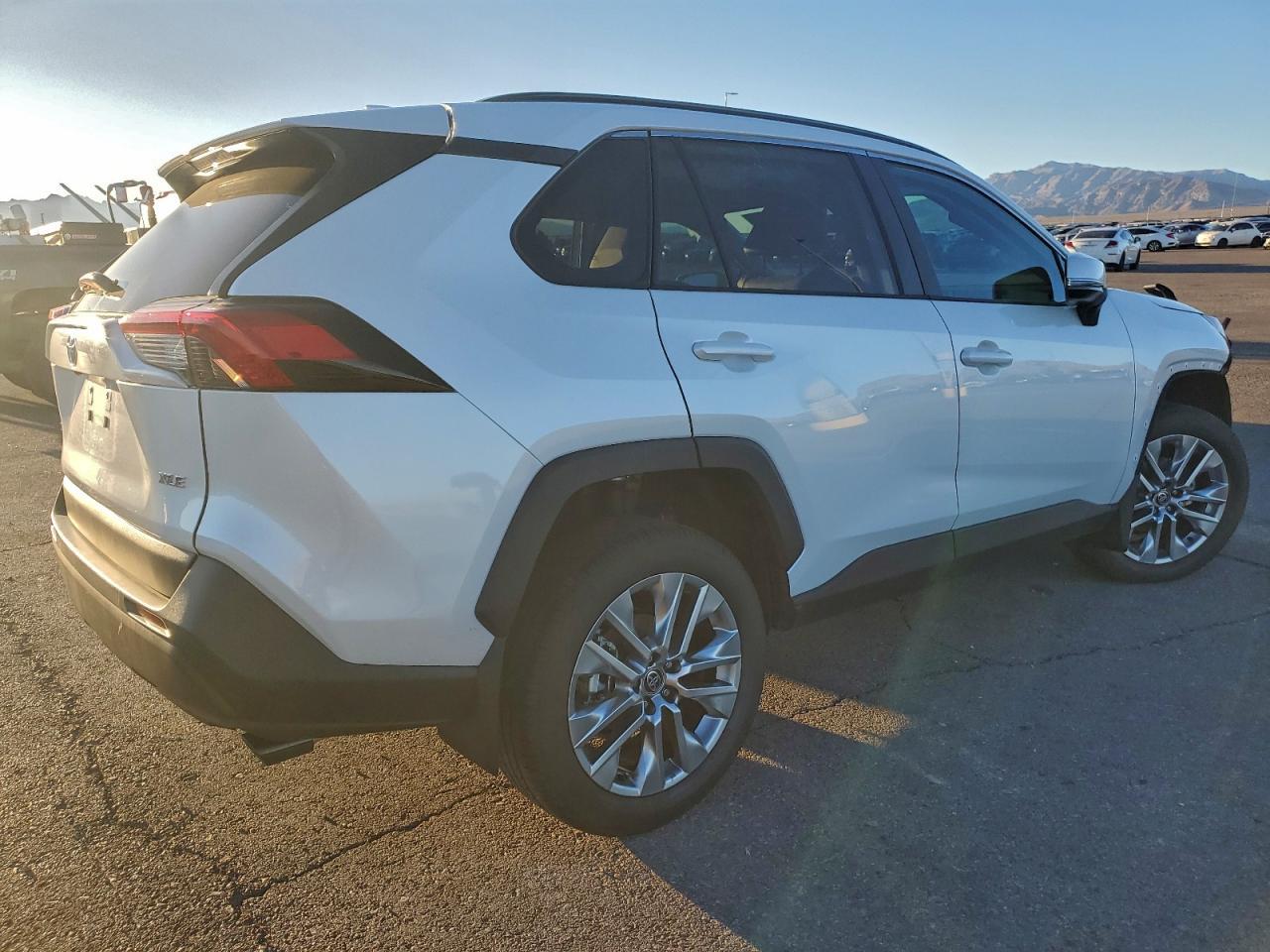 2025 Toyota Rav4 Xle - Фото 3