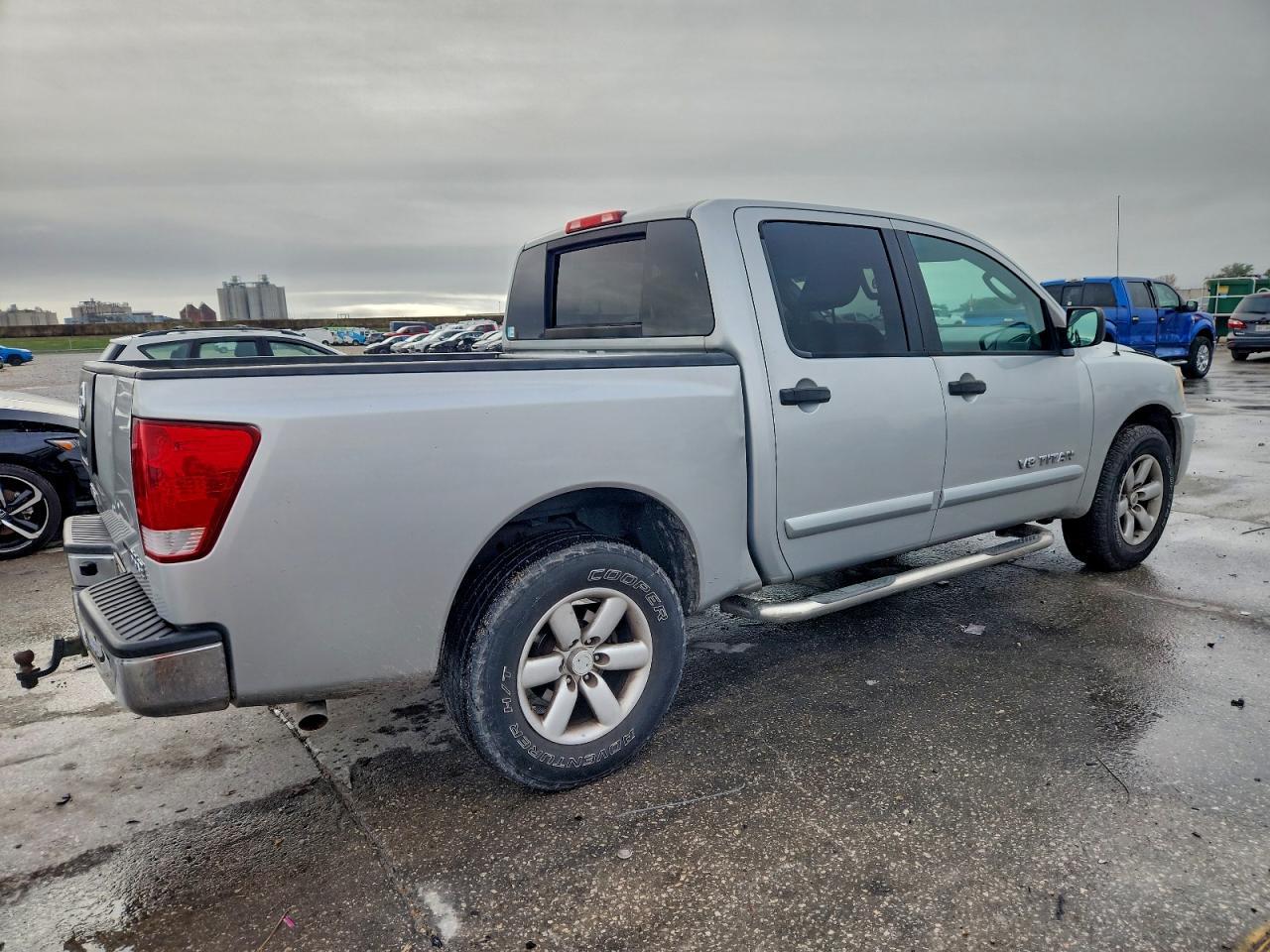 2010 Nissan Titan Xe - Image 5