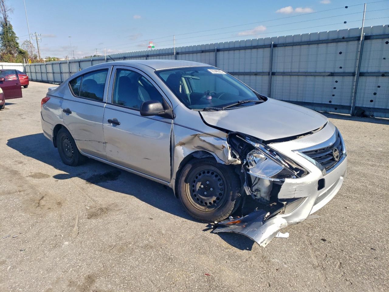 2015 Nissan Versa S - Image 4