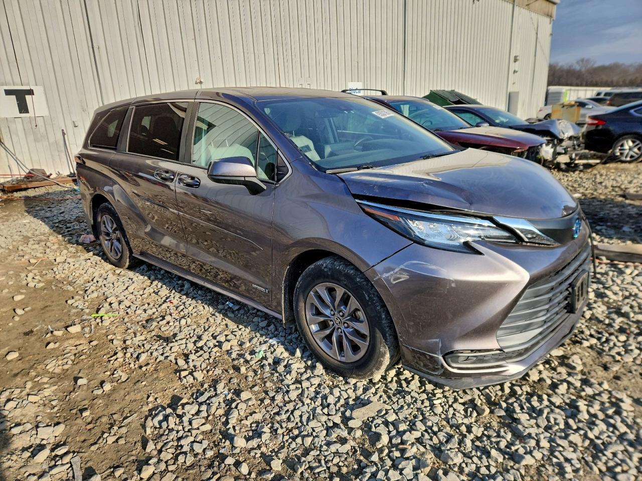 2021 Toyota Sienna Le - Фото 4