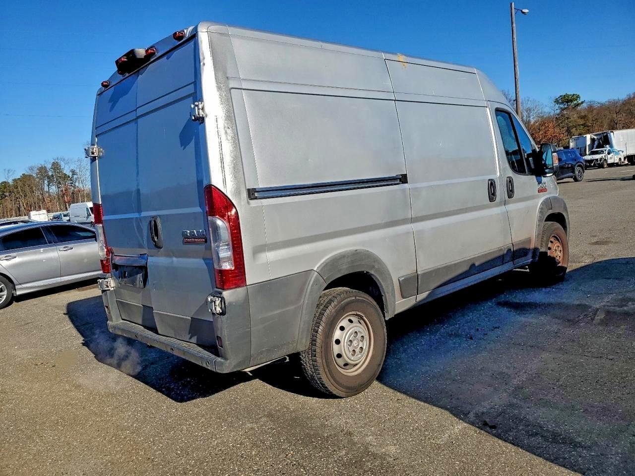 2018 Ram Promaster 2500 Delivery Van - Фото 3